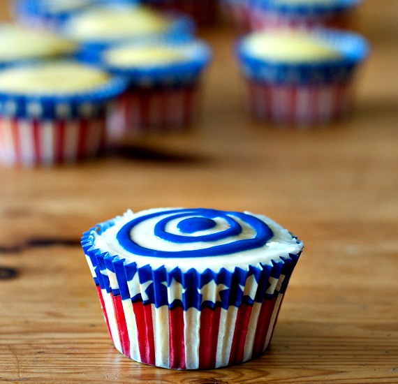 cupcake-blue-circles