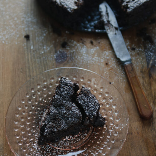 Flourless chocolate cake from www.healthygreenkitchen.com