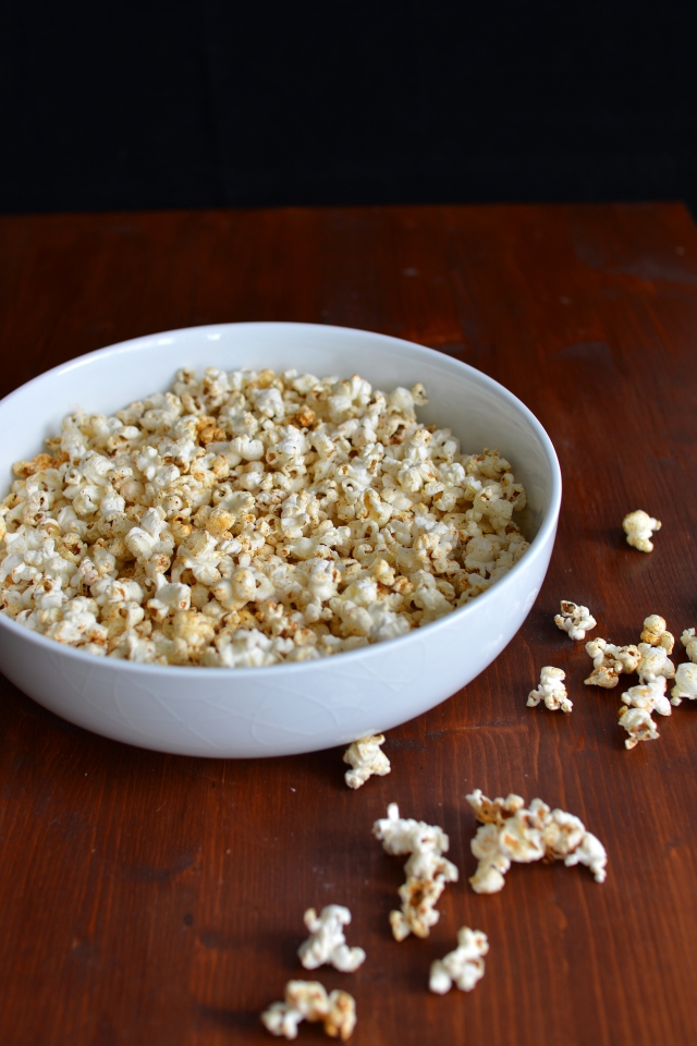 A bowl of popcorns
