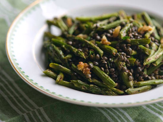 Roasted Asparagus Bowl from @winnieab | www.healthygreenkitchen.com