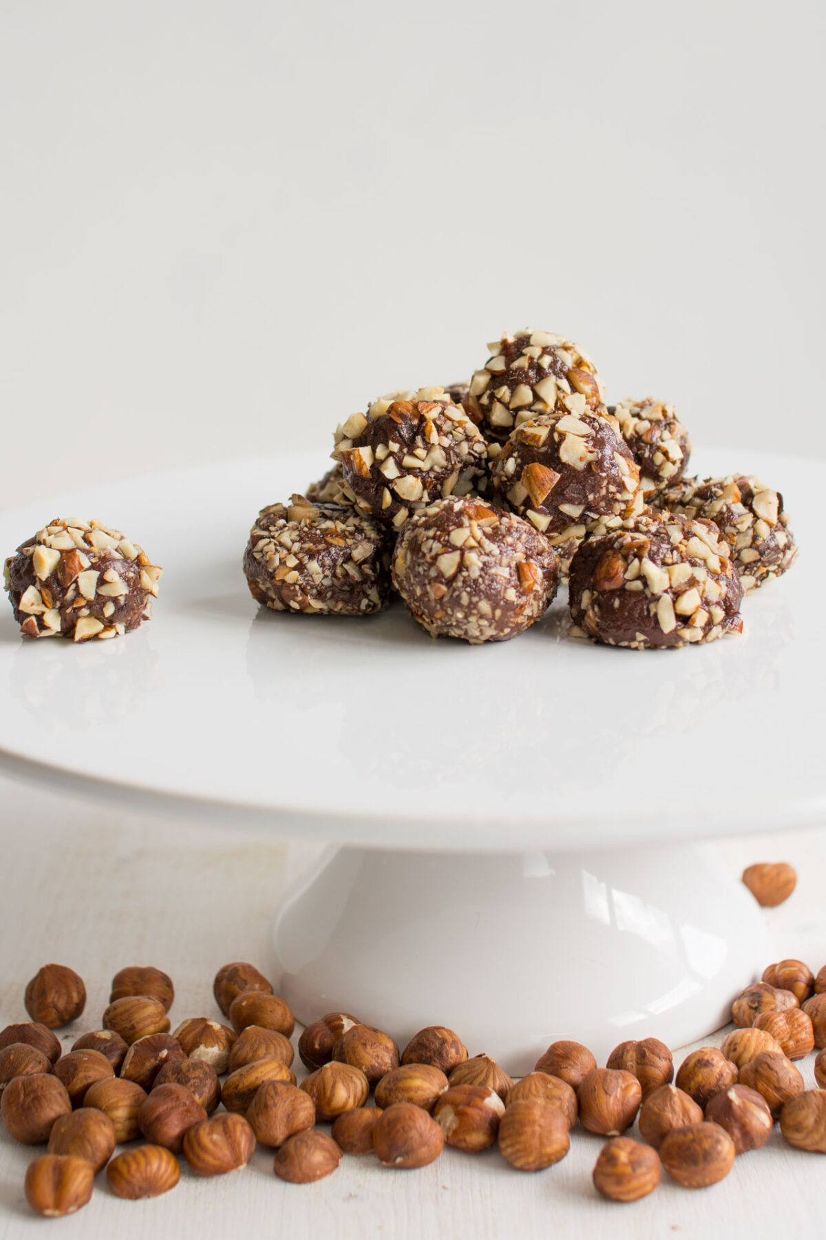 close up view image of nutella truffles in a cake table