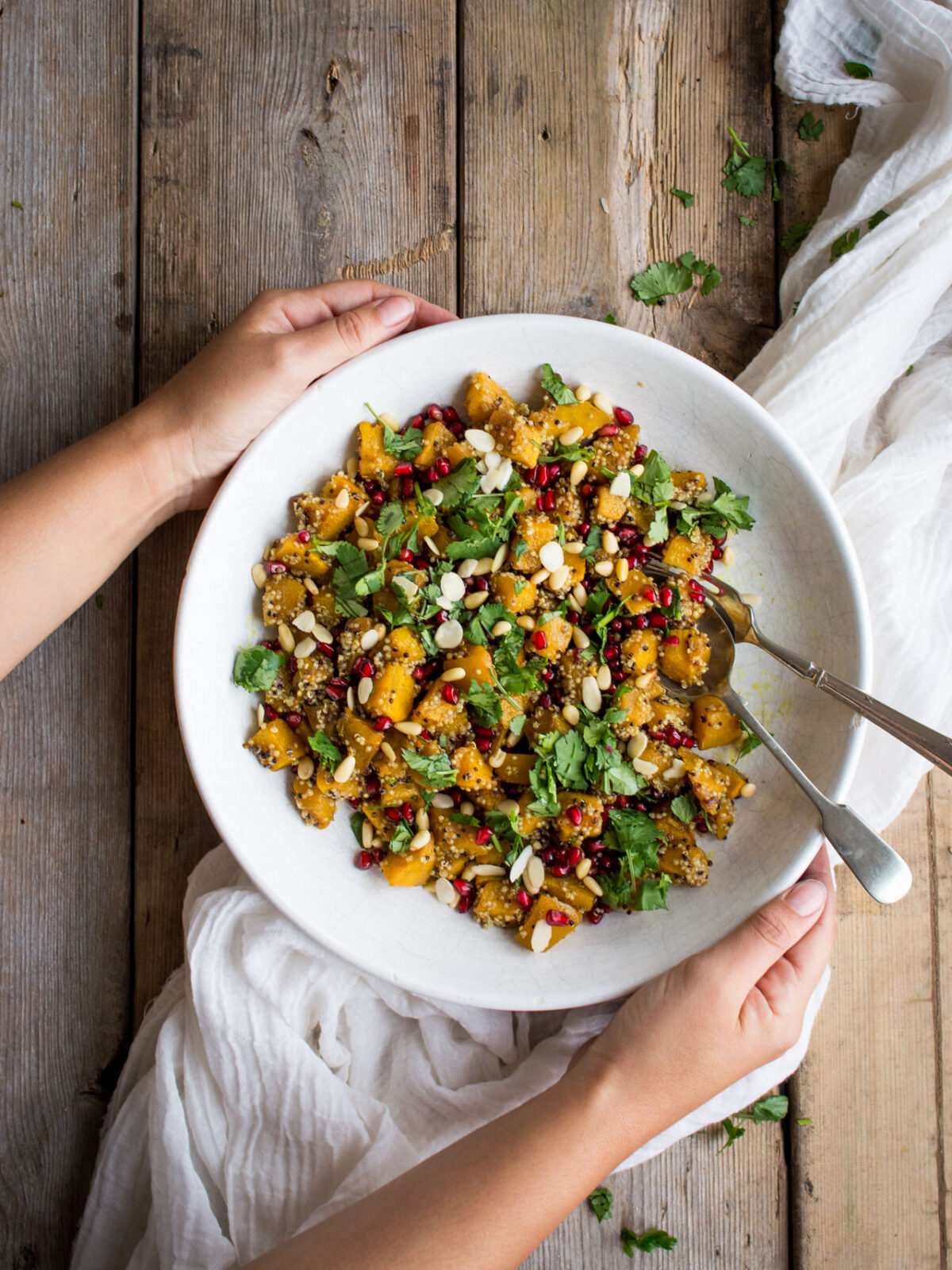 In this delicious vegan marinated pumpkin salad, all of the best sweet and savoury flavours come together to make the PERFECT fall salad!